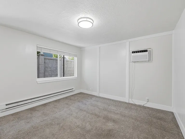 831 W Lennox St — Photo 15