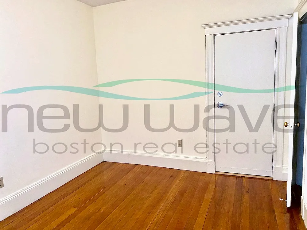 2 bed, 650 sqft, $3,700 — Photo 3