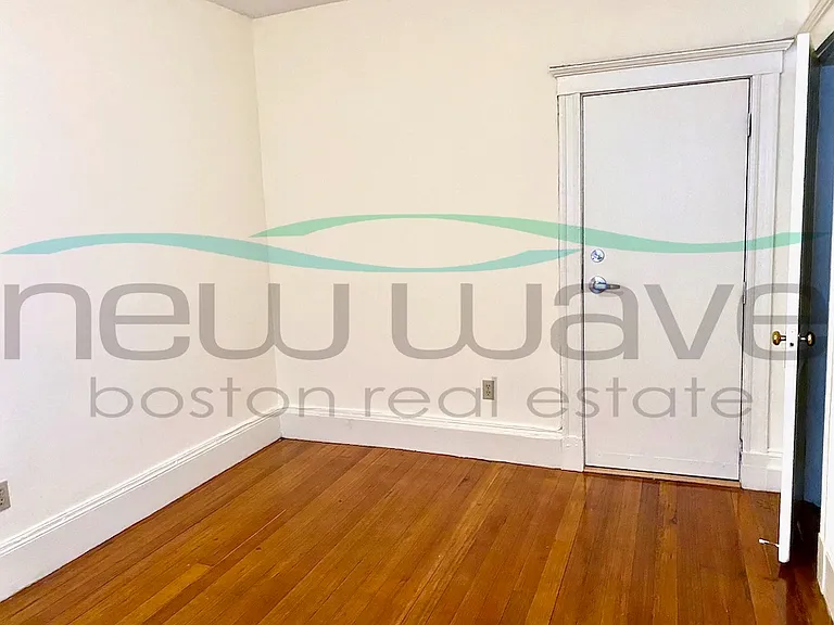 55 Queensberry St #7 — Photo 3