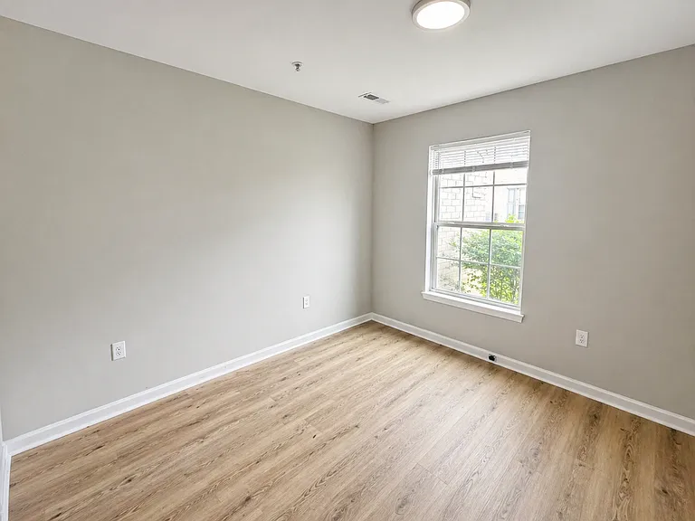 Amanda Place Apartments — Photo 3