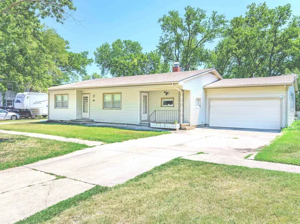 407 E 3rd St, Douglass, KS 67039