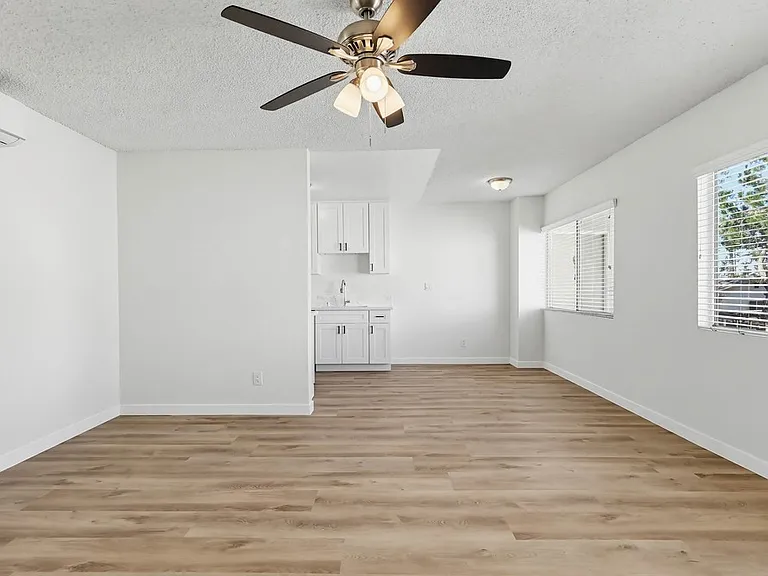 Apartment Building in Park Mesa Heights with Laundry On-Site and Parking — Photo 16