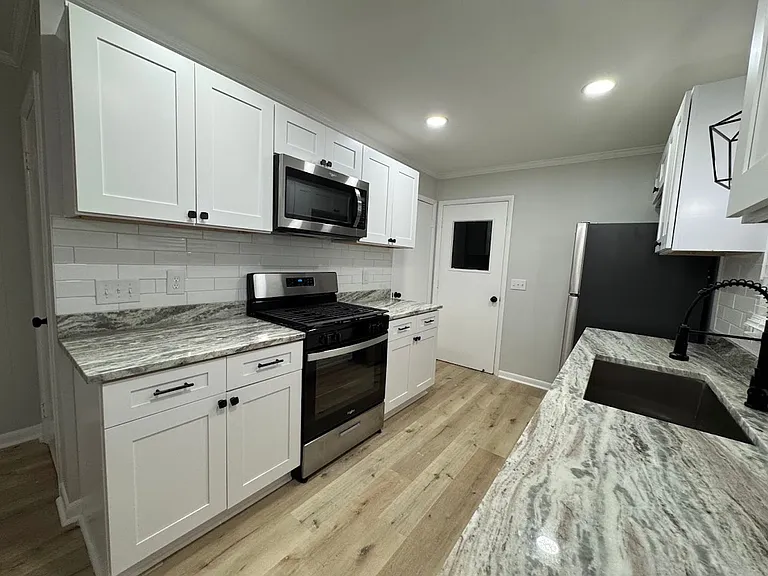 2205 Hathaway Dr — Photo 28