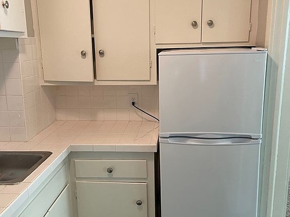 5th image of 1115 W 40th St #3E