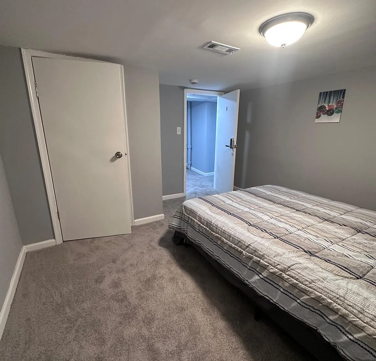 4 bed, 3.0 bath, 1320 sqft, $841 — Photo 1