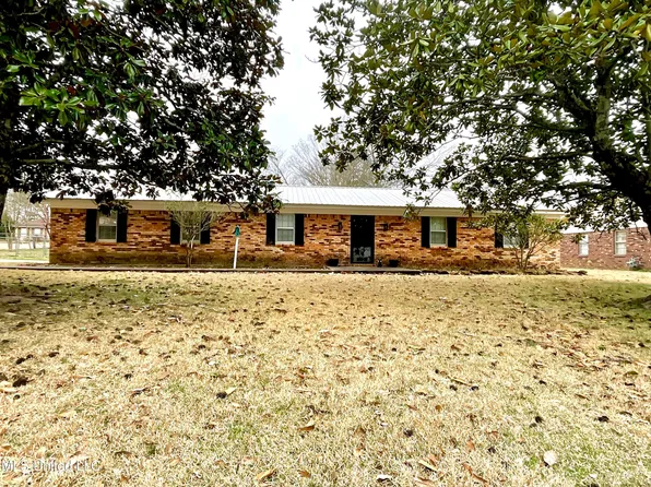 1985 Tuscola Dr, Grenada, MS 38901