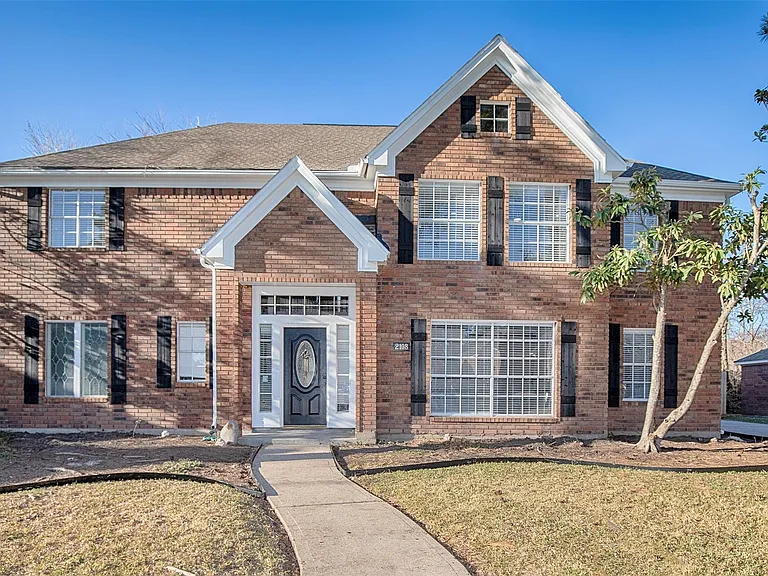 2108 Olympic Dr — Photo 1