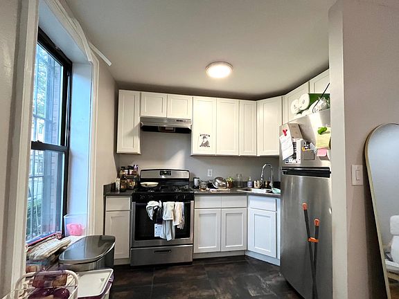 3rd image of 618 Eastern Pkwy APT 1