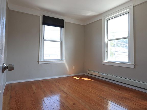 5th image of 104 McClean Ave #2A