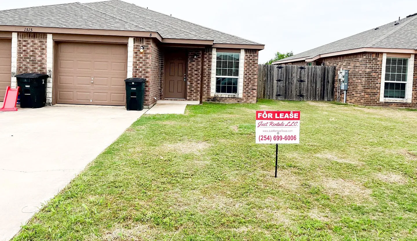 1515 Justin Lp — Photo 1