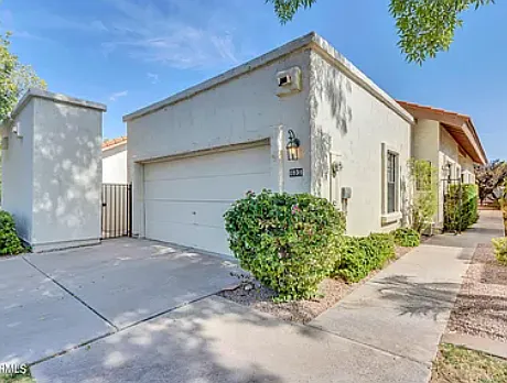 1839 E Sarah Ln — Photo 2