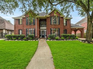 2403 N Lake Front Dr, League City, TX 77573