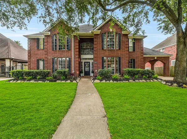 2403 N Lake Front Dr, League City, TX 77573
