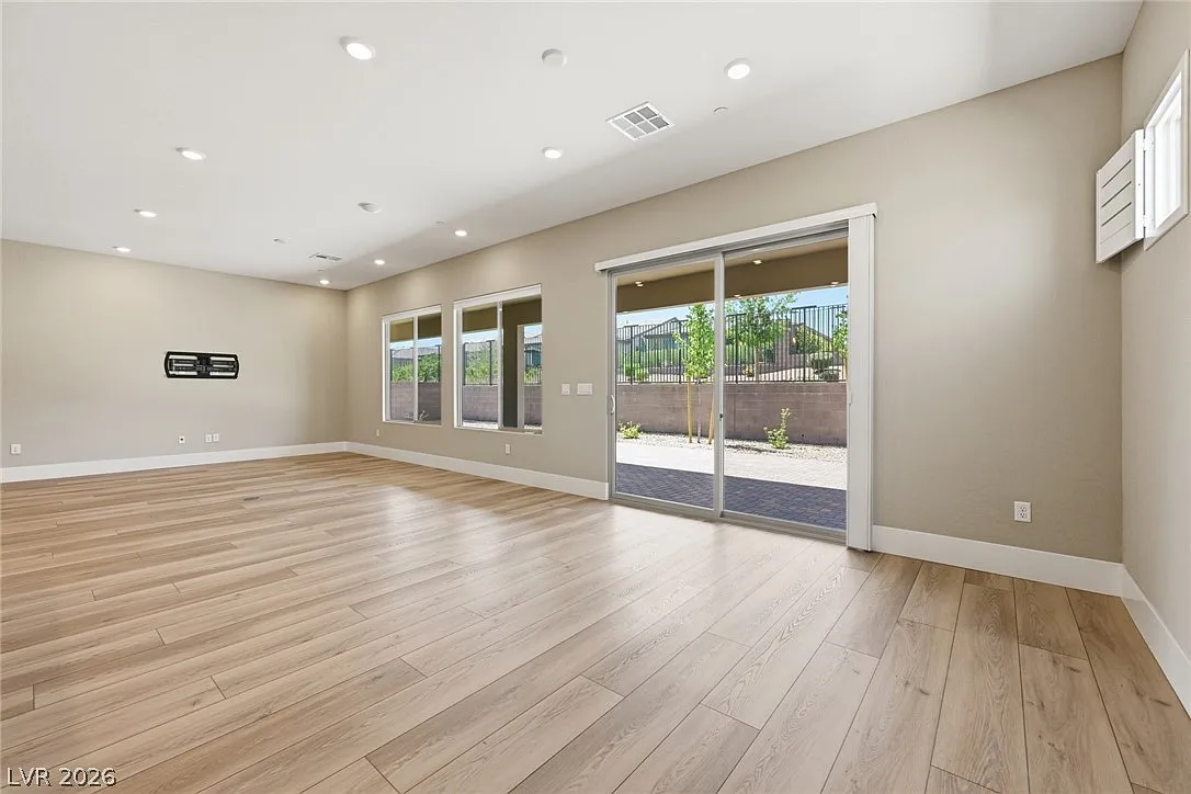 3 bed, 3.0 bath, 2355 sqft, $5,000 — Photo 4