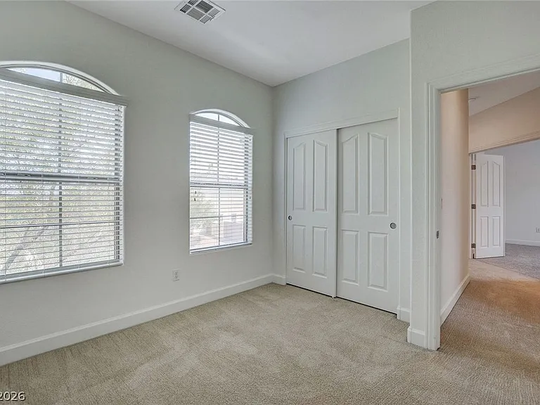 127 Tilbury Ave — Photo 31