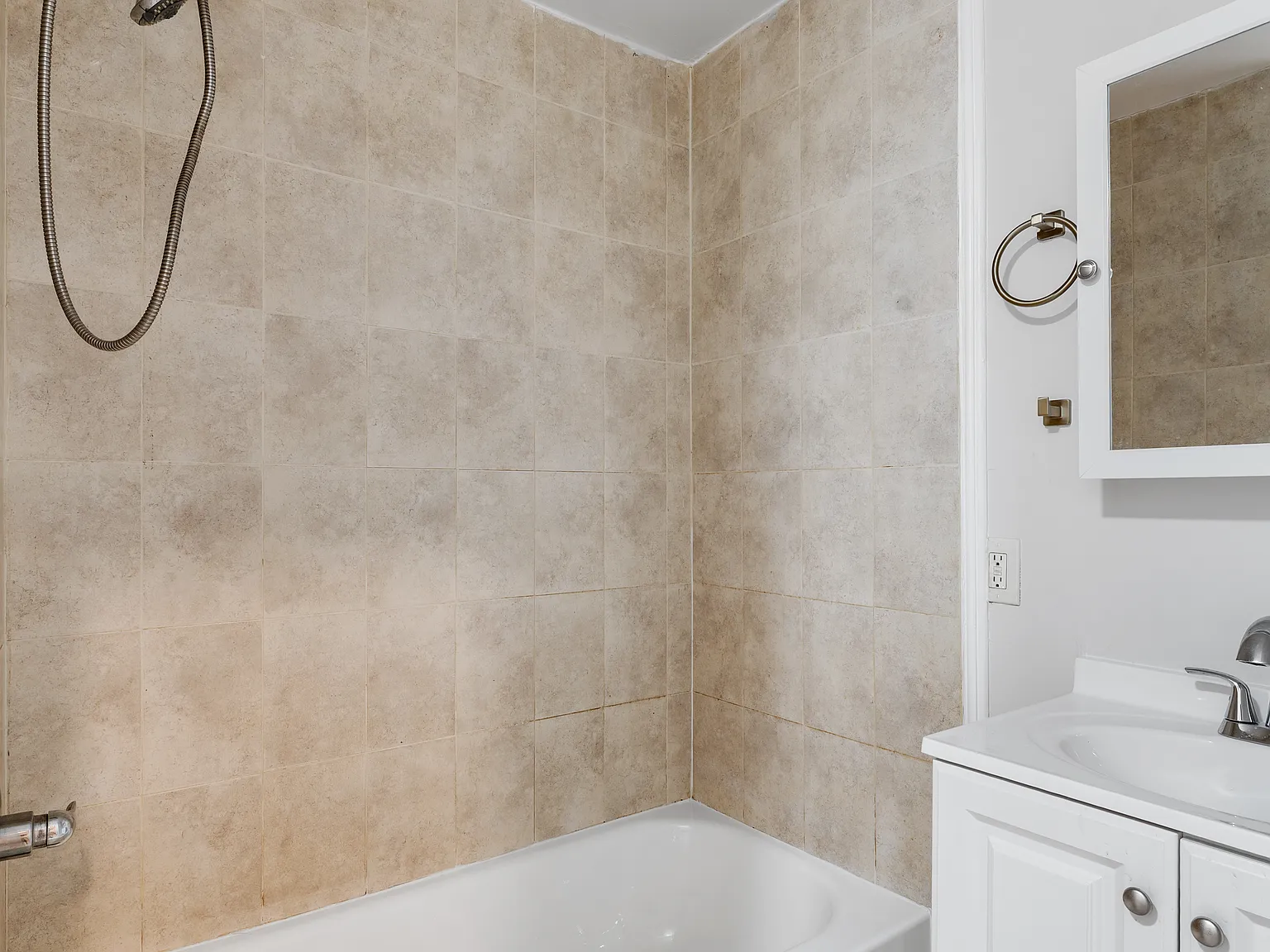 2 bed, $1,900 — Photo 3