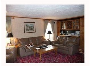 220 Essex Knoll Dr, Coraopolis, PA