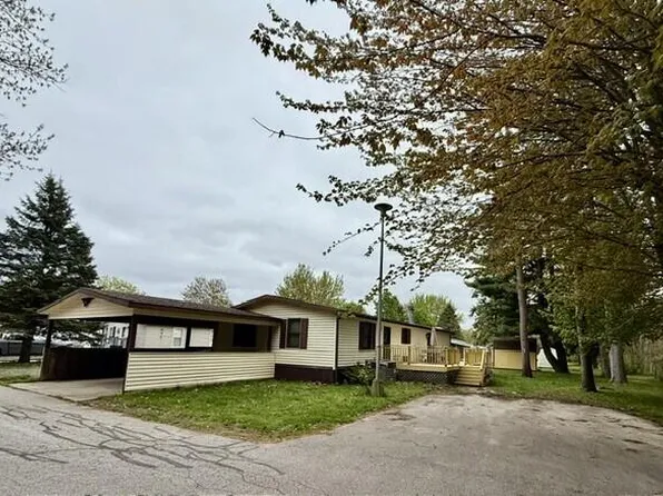 19 Elm Ct, Muskegon, MI 49445