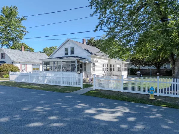 72 Linwood Street, Nashua, NH 03060