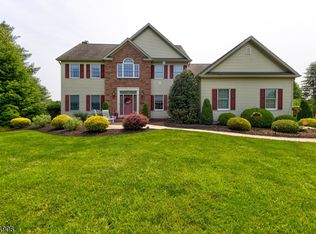 1 Bristol Ct, Annandale, NJ 08801