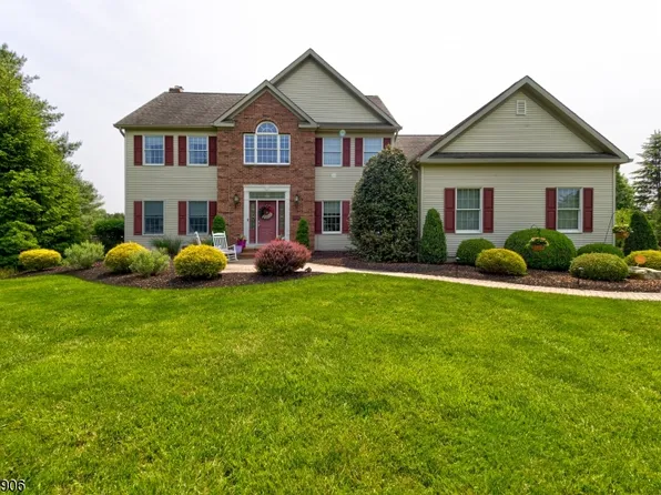 1 Bristol Ct, Clinton Twp., NJ 08801