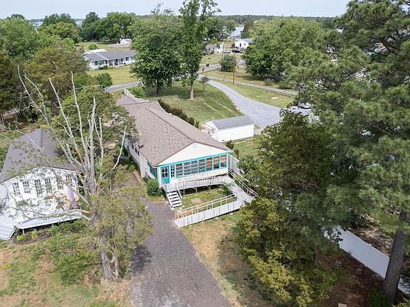 3rd image of 5023 Russell Rd