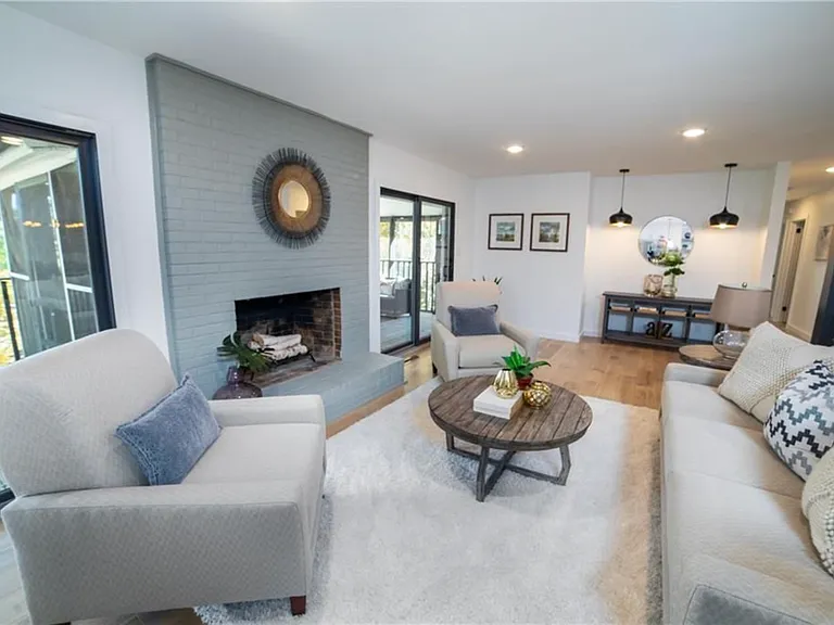414 Shorecrest Dr — Photo 7