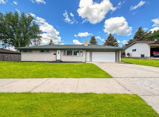 601 24th St NW, Minot, ND 58703