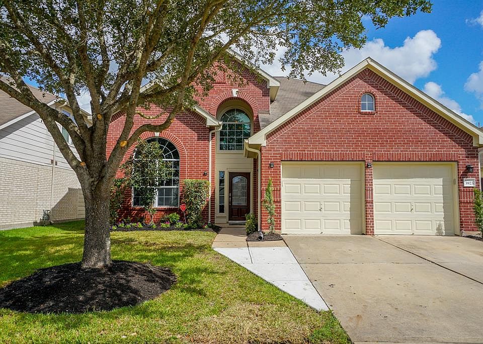 1st image of 3923 Floral Way Ct
