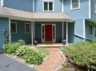 36 Old Village Ln, Unionville, CT 06085