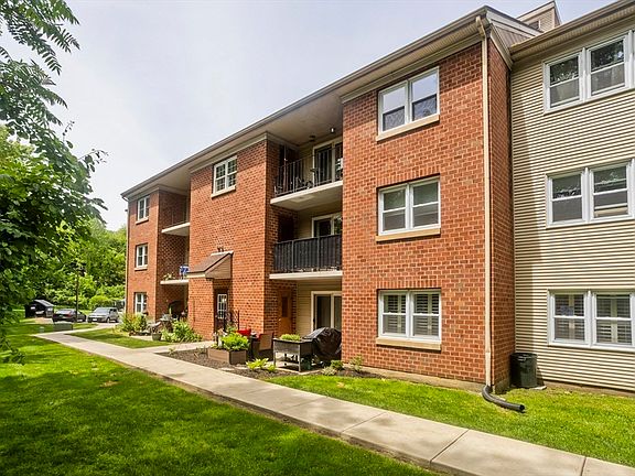 2nd image of 24 Maple Crest Cir APT D