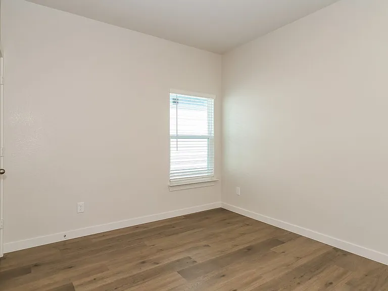 1505 Woodwinds Dr — Photo 15