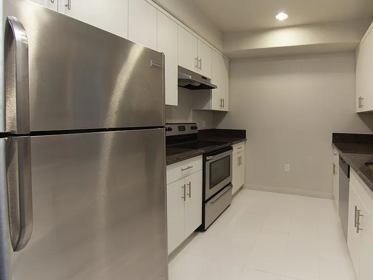 Sherman Oaks Place — Photo 42