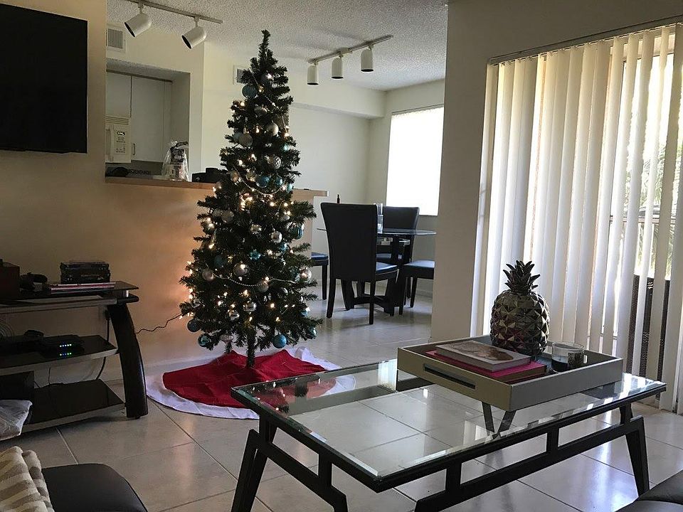 Living room view (non-furnished - furniture of previous tenant for illustration only) 12'' w x 15'' L