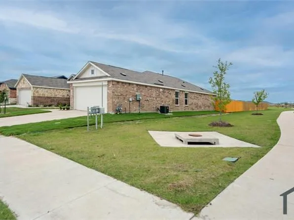 1419 Merlin Bluff St, Forney, TX 75126