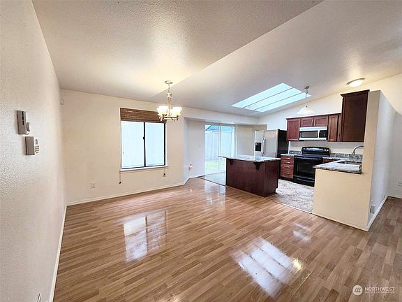 5th image of 565 Malibu Drive SE