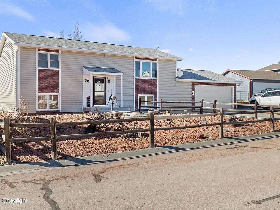 1st image of 322 Willow Creek Dr