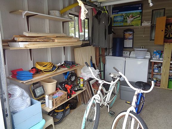 4th image of 4517 Arlington Park Dr