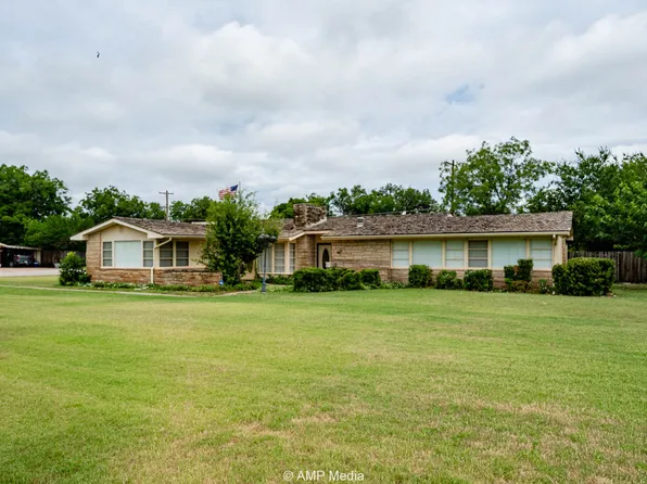844 W Lake Dr, Stamford, TX 79520