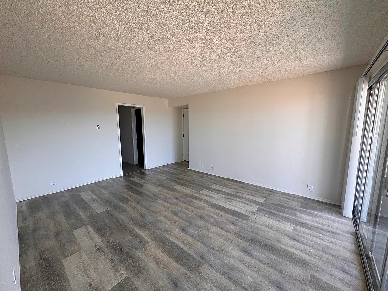 2 bed, 1000 sqft, $4,895 — Photo 3