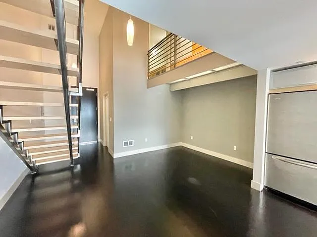 188 King St #304 — Photo 25