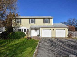 1 Rini Rd, Glen Head, NY 11545