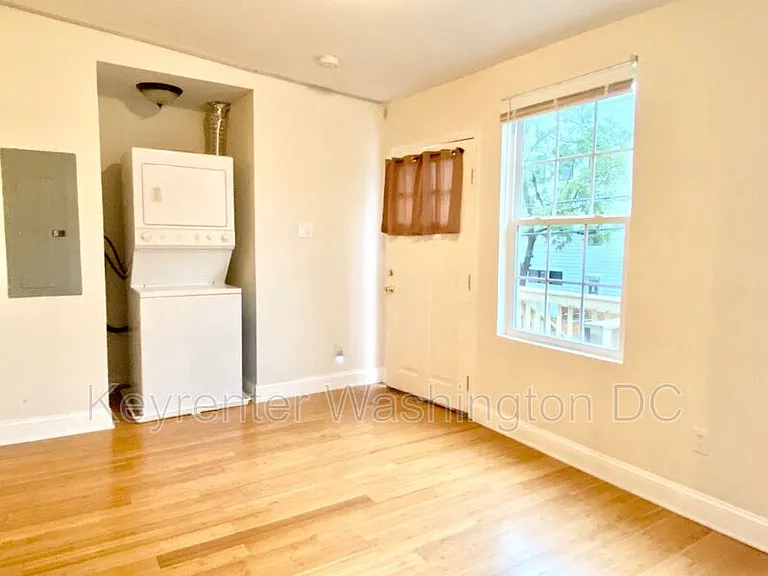 1204 Holbrook St NE #4 — Photo 6