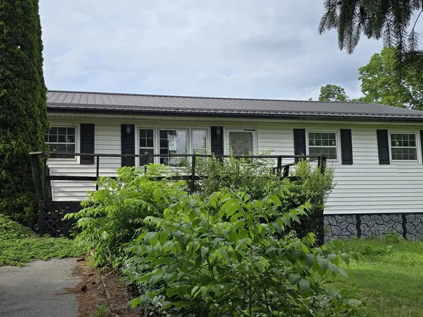 38 Green Acres Dr, Lewisburg, WV 24901