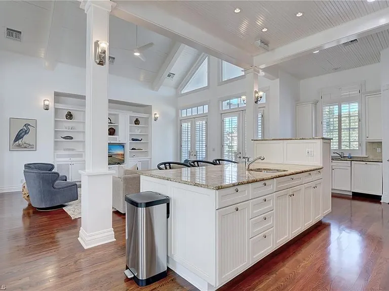 1551 Gulf Shore Blvd S — Photo 12