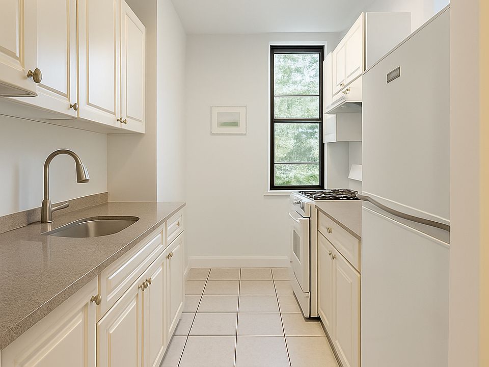 2nd image of 337 E 77th St APT 2D