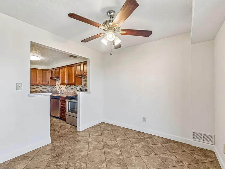 Bishop Park Apartments — Photo 12