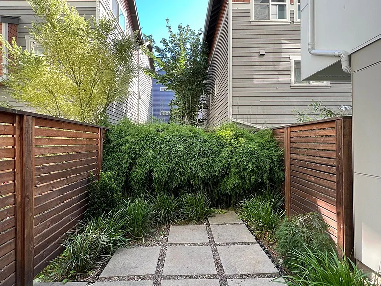 7425 4th Ave NE #E — Photo 5