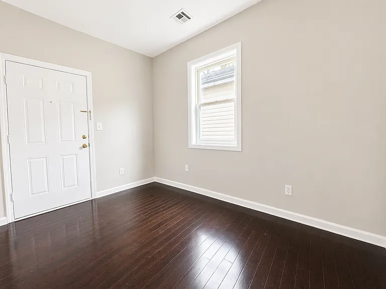 271-273 S 8th St #2 — Photo 9