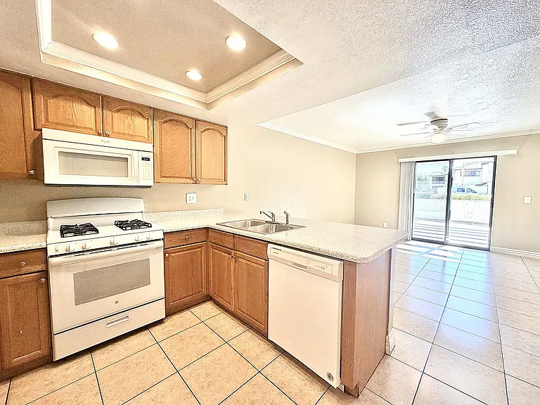 32945 Cielo Vista Rd #B — Photo 11